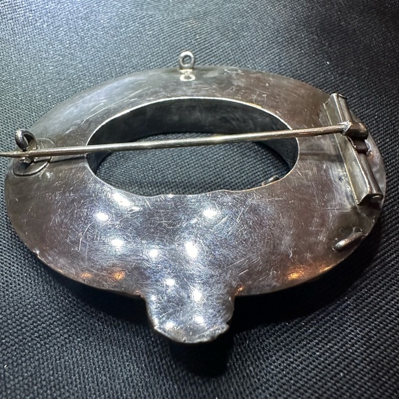 Victorian/Art Nouveau Scottish Agate brooch. 9 stones with silver buckle. - Picture 3 of 4